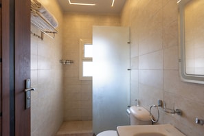 Deluxe Double Room, Garden View | Bathroom | Rainfall showerhead, free toiletries, hair dryer, bathrobes