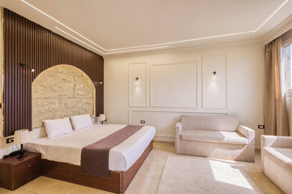 Deluxe Double Room, Mountain View | Egyptian cotton sheets, premium bedding, down comforters