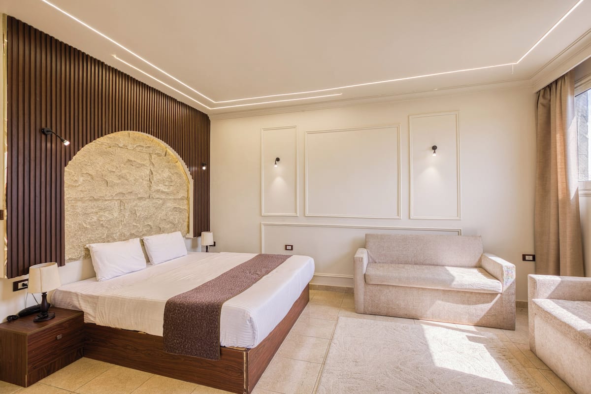 Deluxe Double Room, Mountain View | 1 bedroom, Egyptian cotton sheets, premium bedding, down comforters