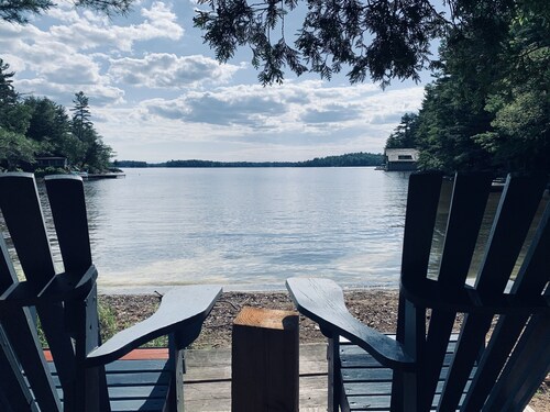 Beautiful Lake Muskoka Log Cabin