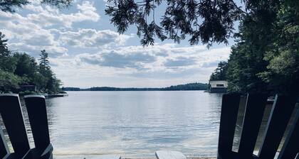 Beautiful Lake Muskoka Log Cabin