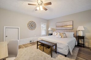 3 Schlafzimmer, Schreibtisch, Reisekinderbett, WLAN