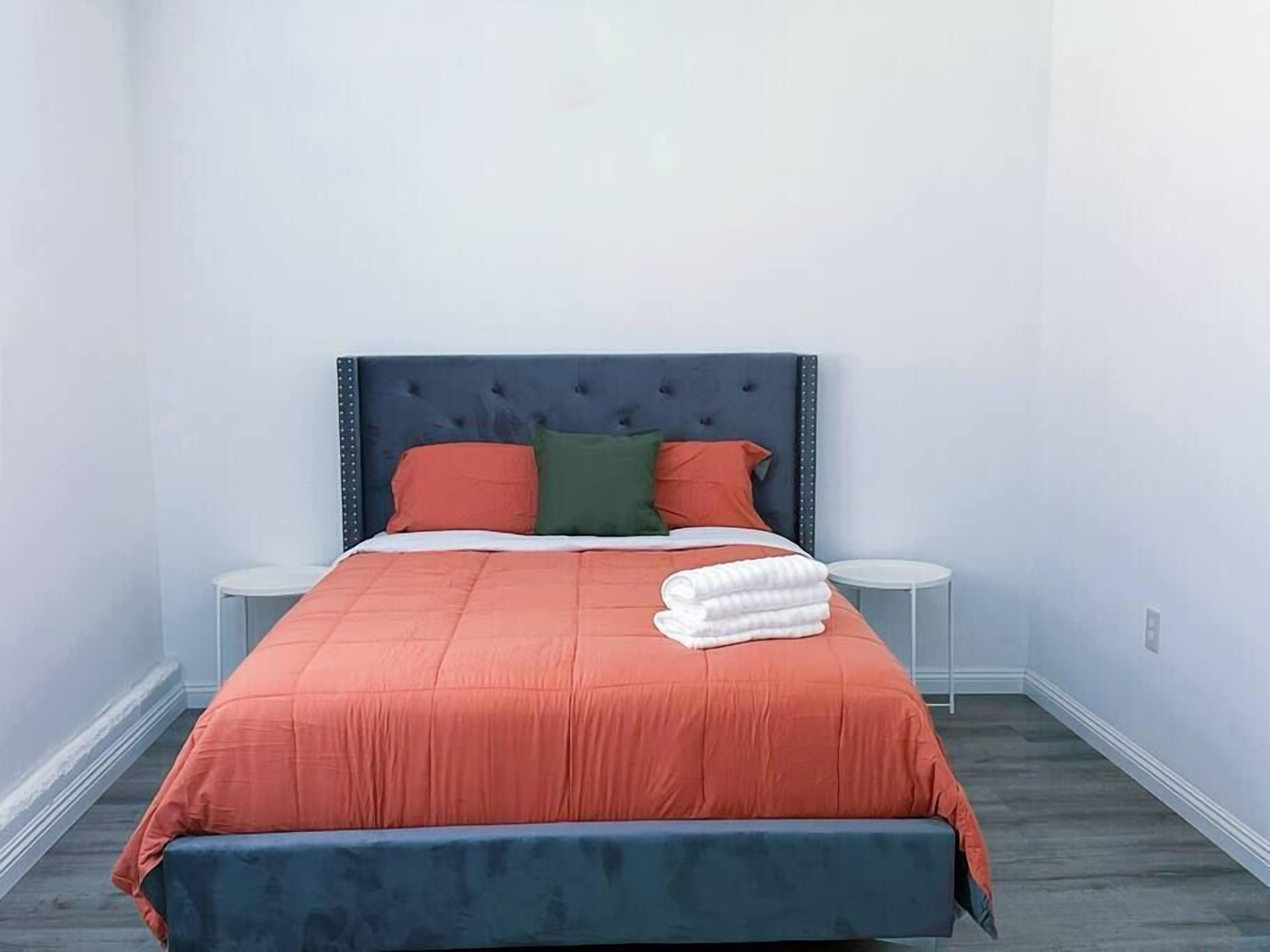 Movie Nest | 2BR | Huge Backyard w Grill