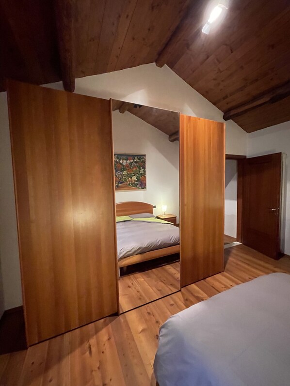 3 bedrooms, WiFi, bed sheets, wheelchair access