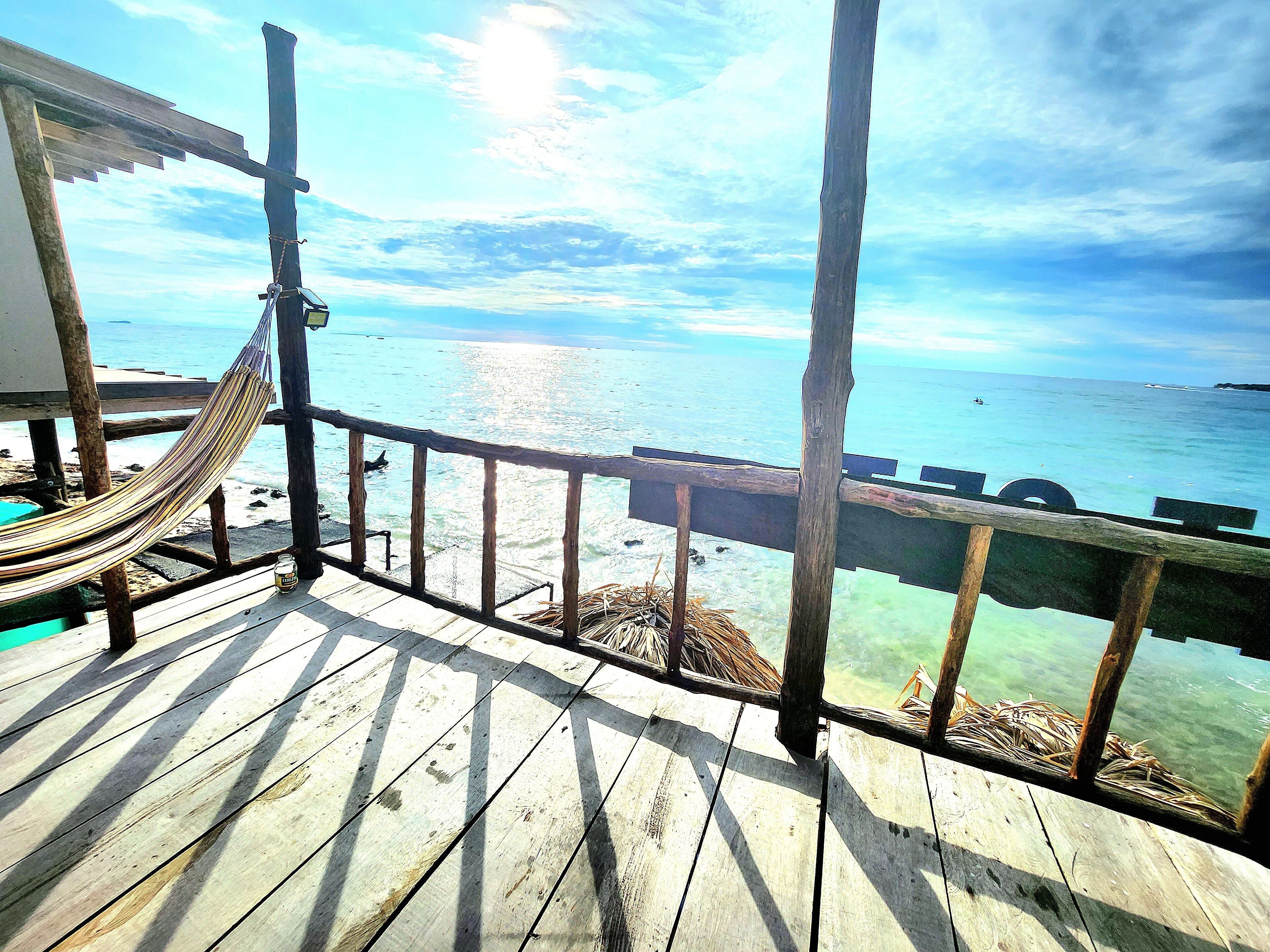 Habitacion doble con balcon y vista al mar #1 | 露台/庭院