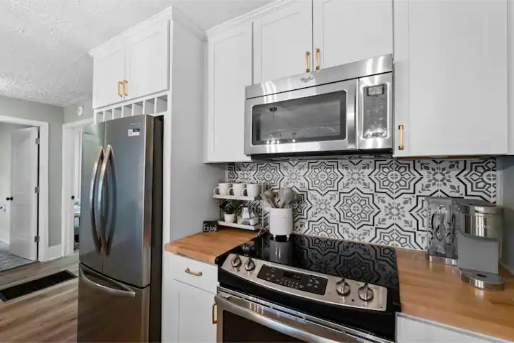 Newly Renovated |Private Yard | Close to Downtown