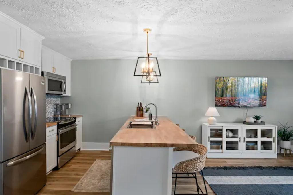 Newly Renovated |Private Yard | Close to Downtown