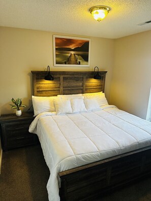 Escritorio, tabla de planchar con plancha, cuna de viaje y wifi gratis