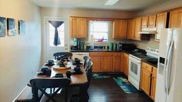 KylskÄp, mikrovÄgsugn, ugn och spishÀll