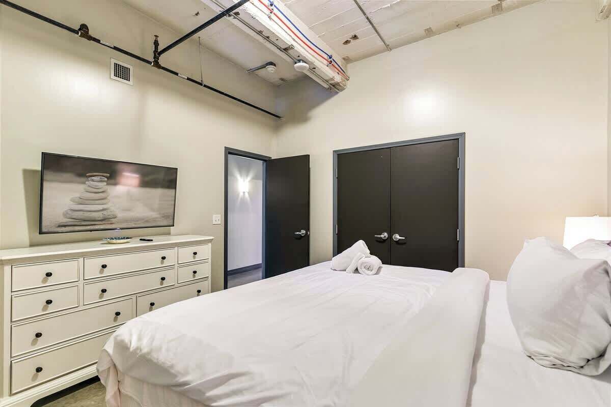 1 غرفة نوم ومكواة/لوح كي وواي فاي وملاءات أسرّة