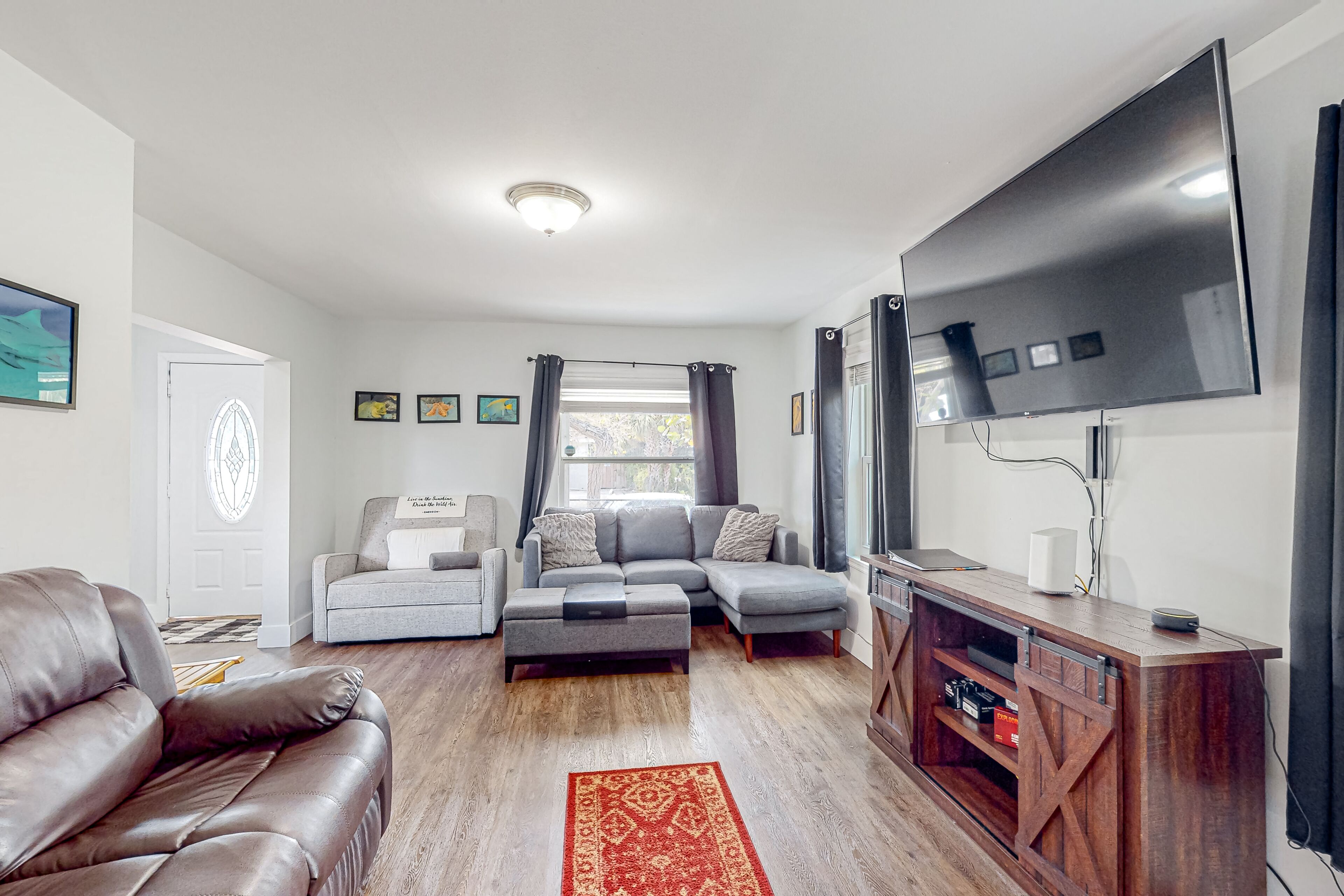 Dog-friendly downtown house with patio, enclosed backyard, W/D, AC, & streaming