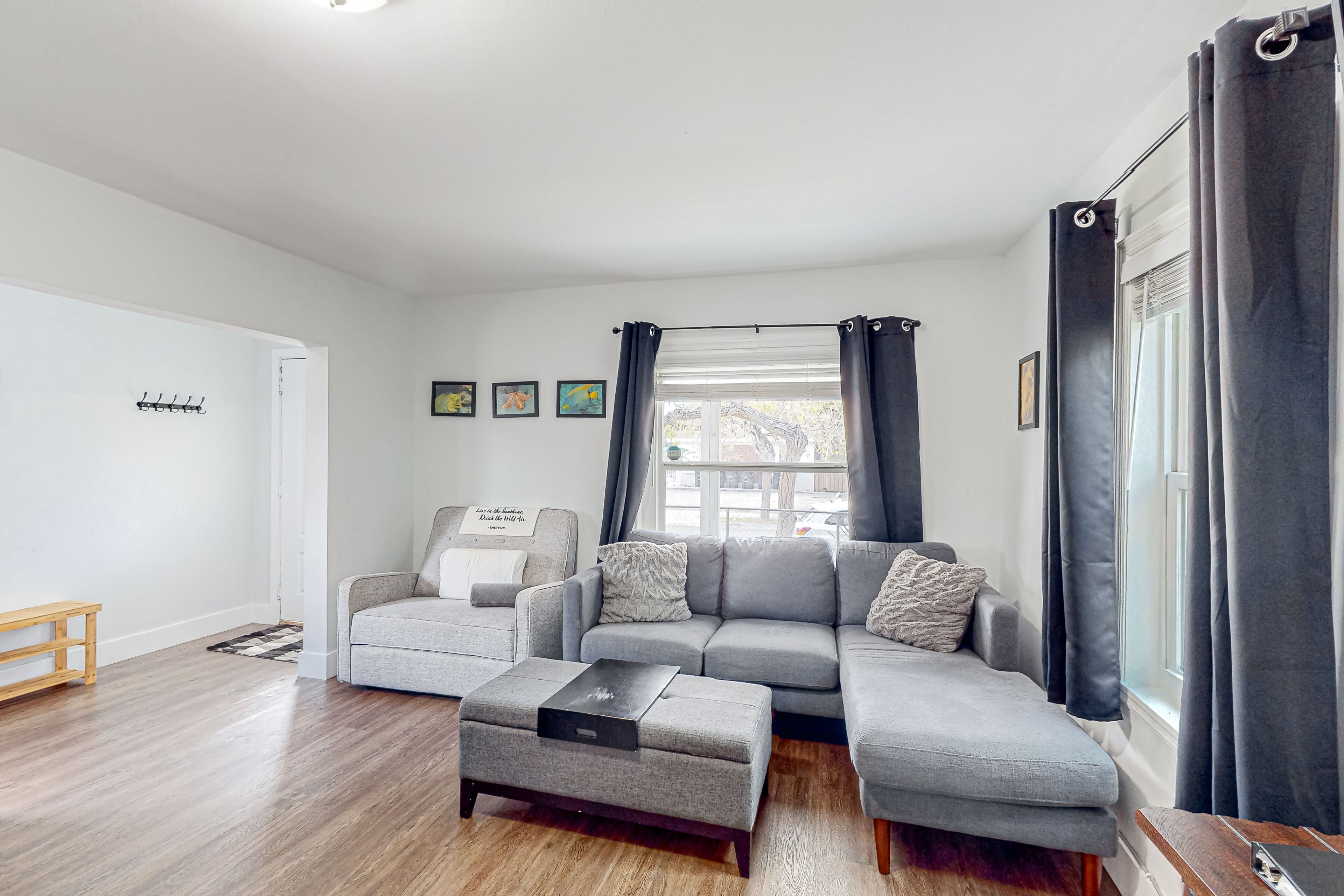 Dog-friendly downtown house with patio, enclosed backyard, W/D, AC, & streaming