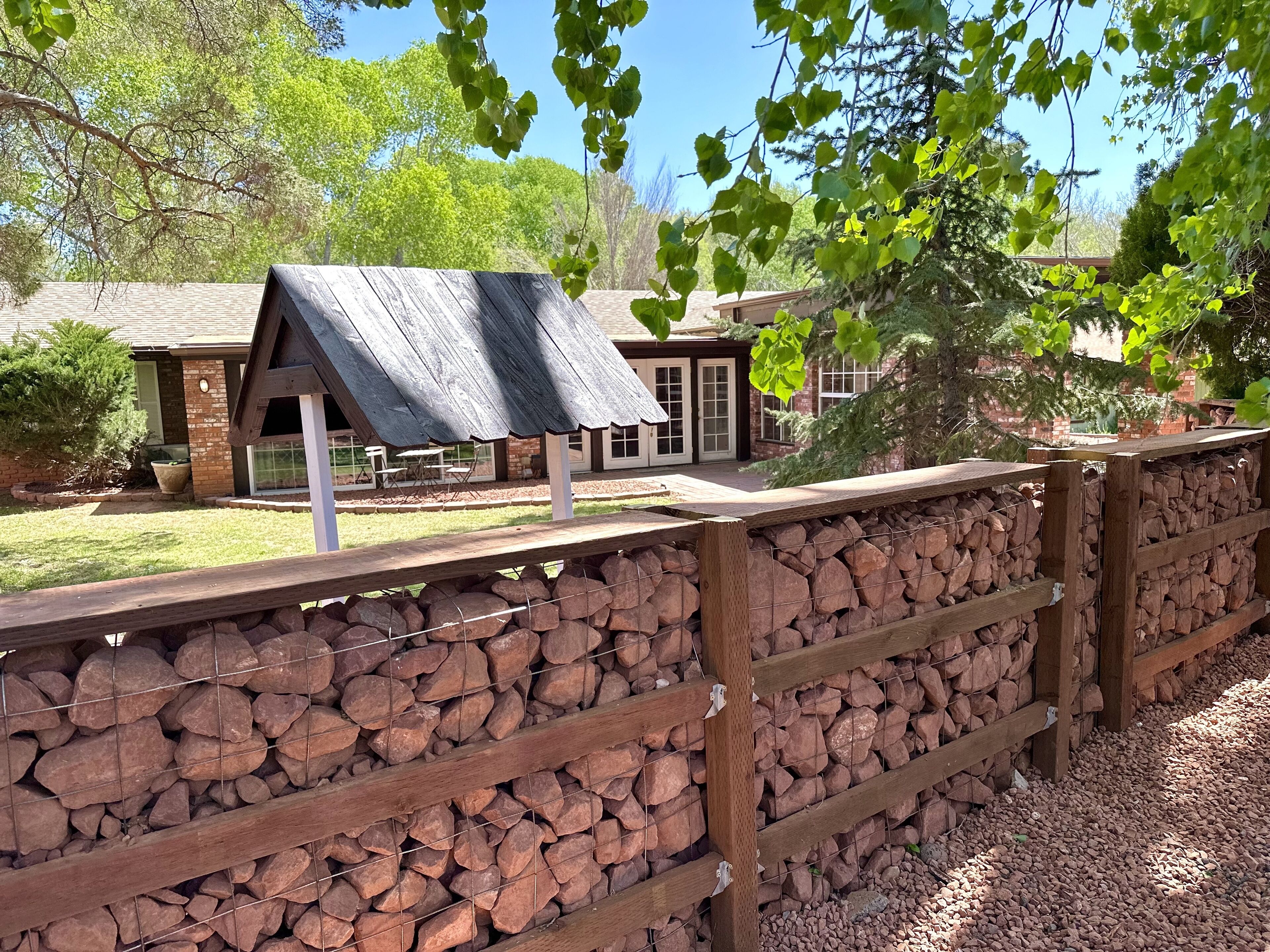 Casa Mystic: a Country Red Rock Getaway