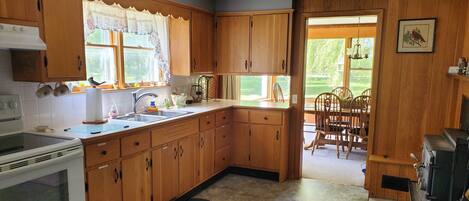 ثلاجة، ميكروويف، فرن، موقد طهي مسطح