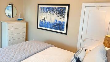 2 bedrooms, travel cot, free WiFi, bed sheets