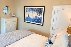 2 bedrooms, travel cot, free WiFi, bed sheets