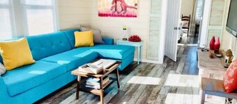 Boaty McBeach House: A Short Walk to Beach, Waterfront Sunsets & Restaurants!