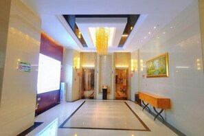 Lobby-lounge