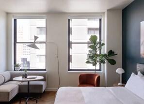 Premium bedding, down comforters, in-room safe, individually decorated - ROOST Detroit (Detroit)