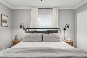 2 chambres, fer et planche à repasser, Wi-Fi, draps fournis