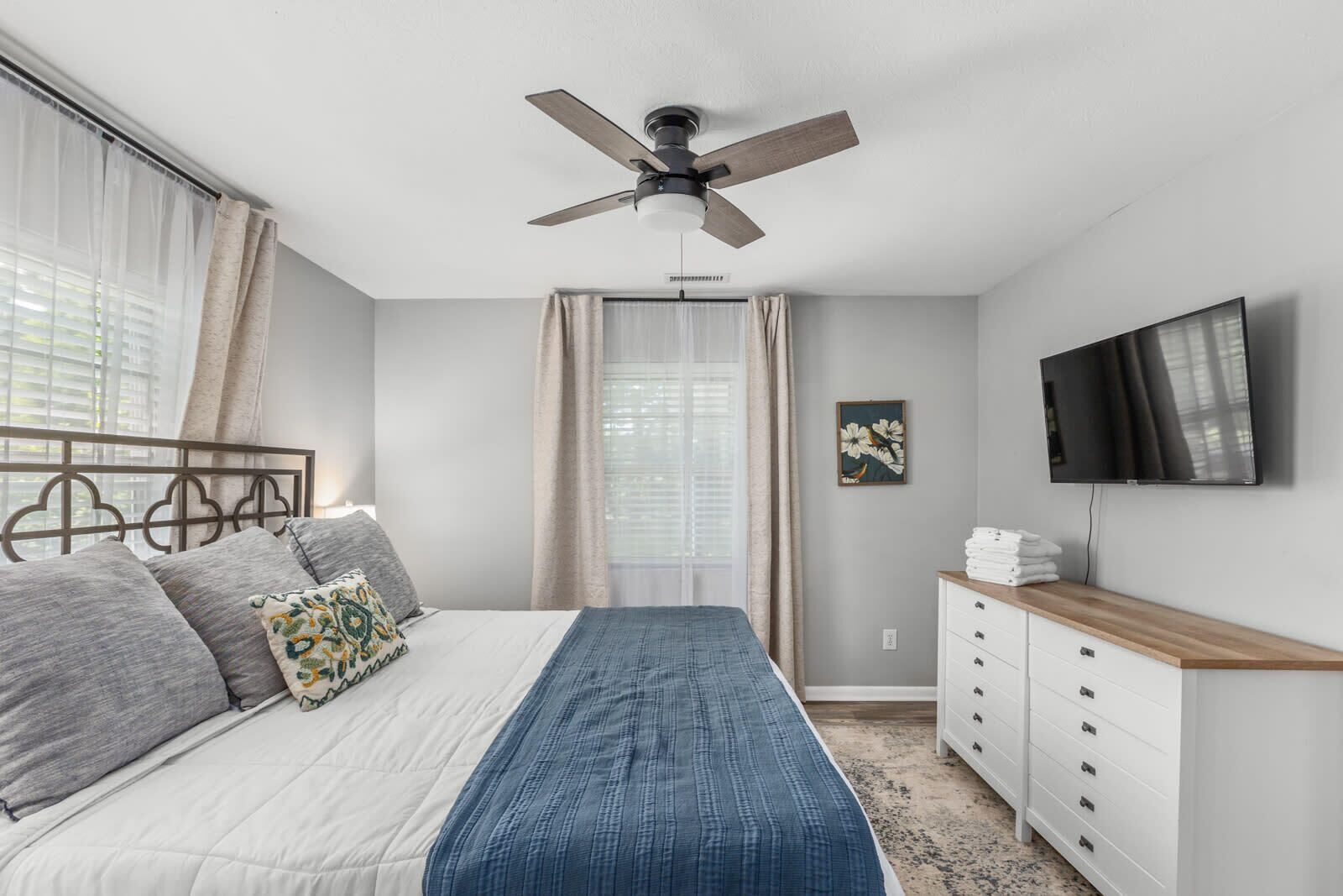 2 bedrooms, iron/ironing board, WiFi, bed sheets