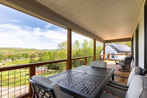 NEW! Mountain Views & Hot Tub at Stargazer