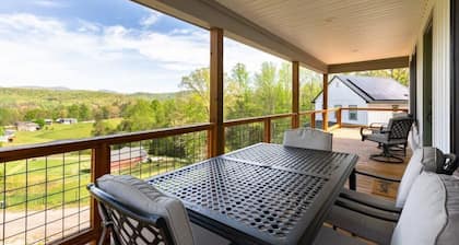 NEW! Mountain Views & Hot Tub at Stargazer