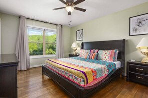 3 bedrooms, iron/ironing board, WiFi, bed sheets - Front Porch Mountain Views at Sun Ridge Cottage (Candler)
