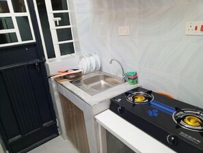 Mikrowelle, Ofen, Herdplatte, Geschirrspüler