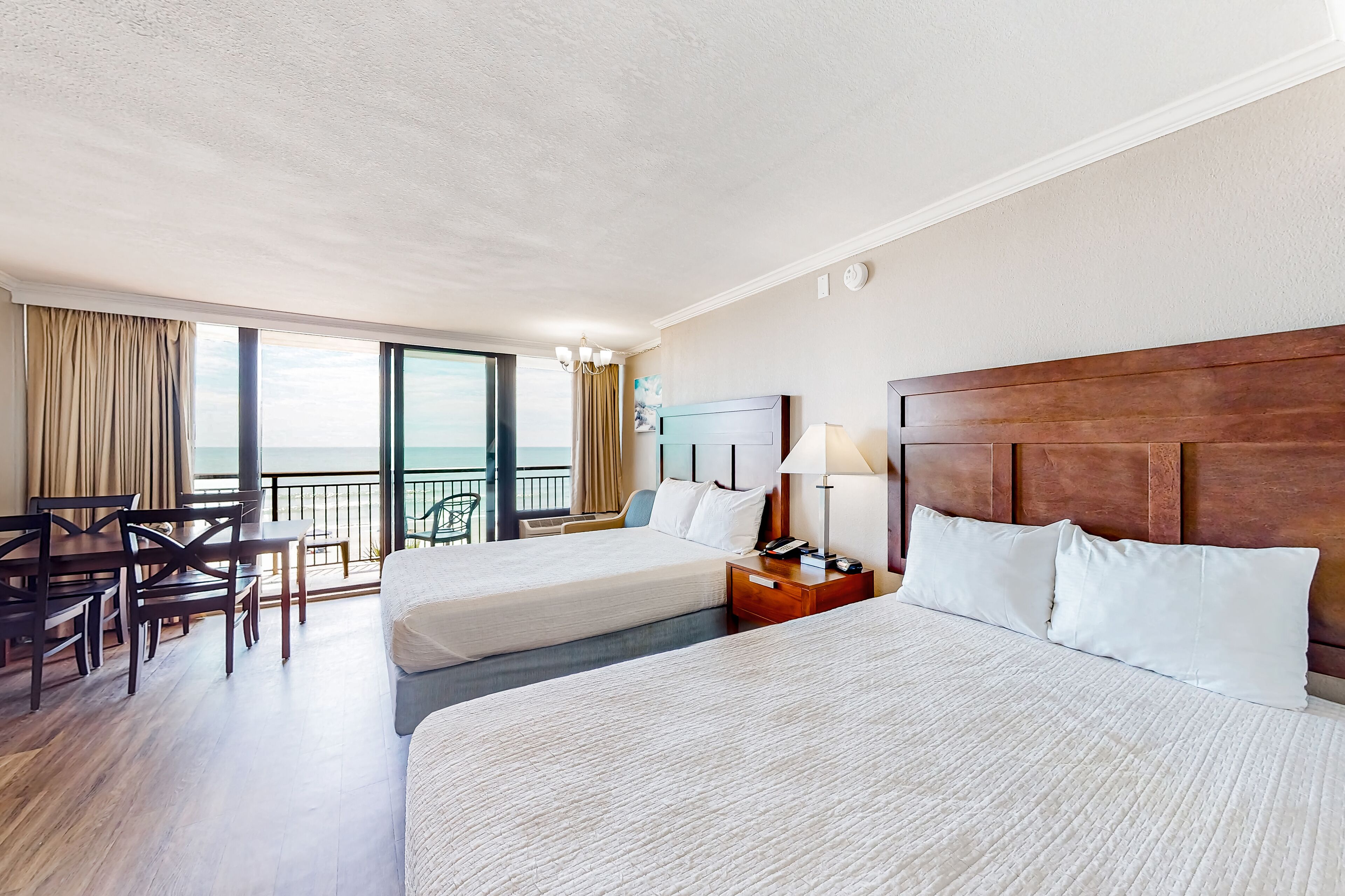 Beachfront condo with pool, hot tub, scenic balcony & AC