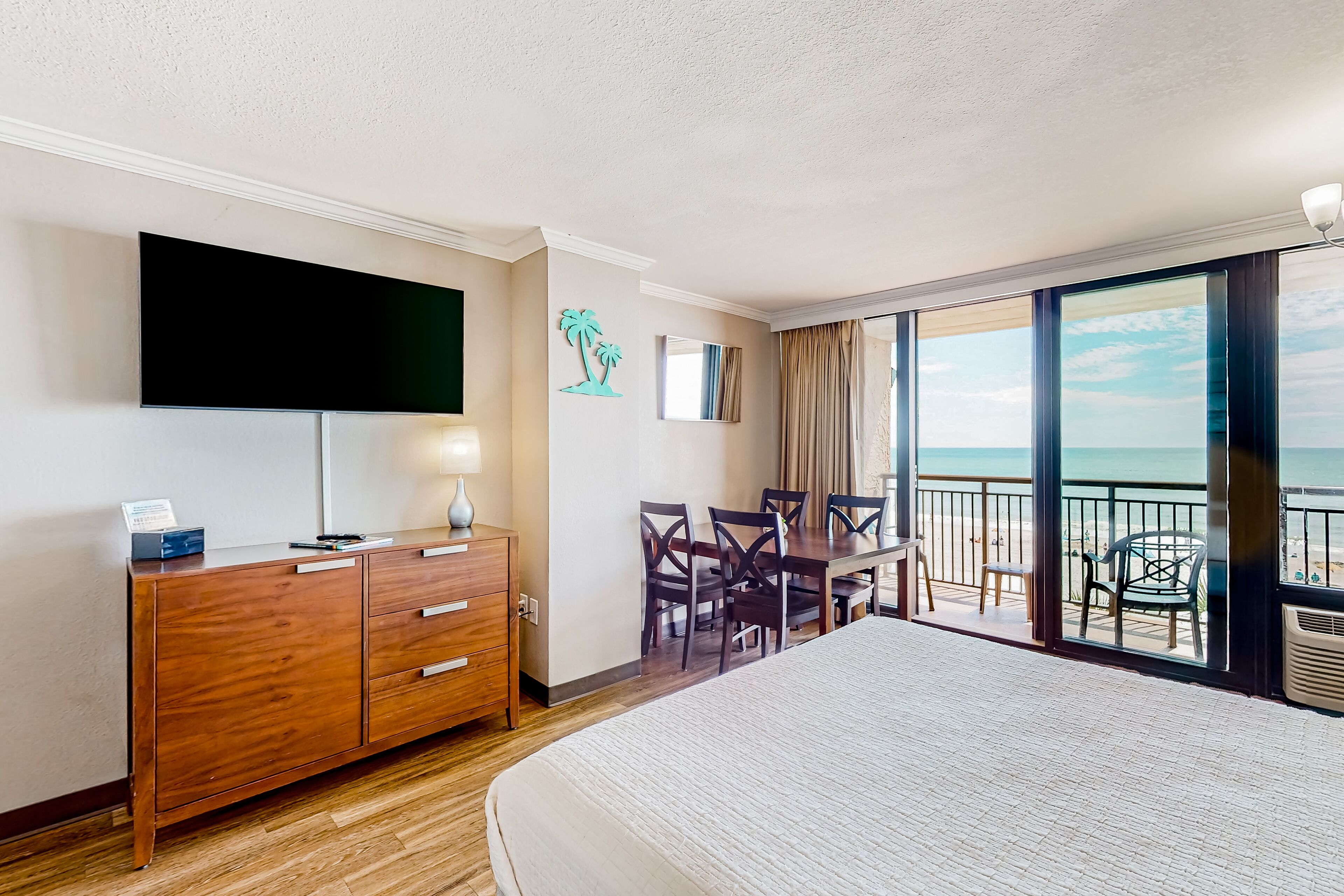 Beachfront condo with pool, hot tub, scenic balcony & AC