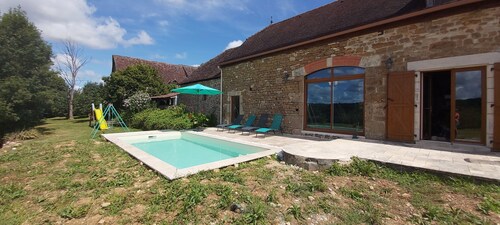 Charming Lotoise residence with swimming pool  