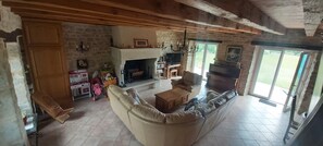TV, DVD player, foosball, books - Charming Lotoise residence with swimming pool   (Strenquels)