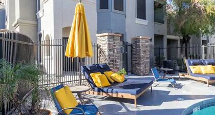 Prime Location Cozy Condo w/ Free Parking