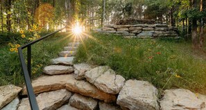 Property grounds - Cozy Unique Glamping, Bedrock Ozark Mountain Adventure (Branson)