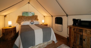 1 bedroom, bed sheets
