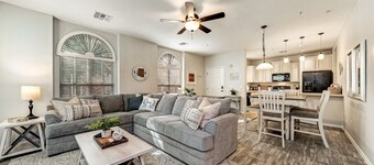 Beautiful  3 bedroom 2.5 bath townhome in heart of east Gilbert, community pool