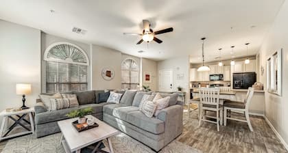 Beautiful 3 bedroom 2.5 bath townhome in heart of east Gilbert, community pool