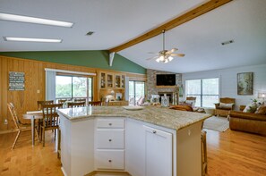 Interior - Waterfront Huntsville Home w/ Private Dock & Spa (Huntsville)