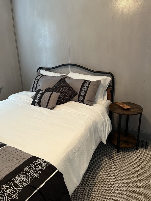 2 bedrooms, travel cot, free WiFi, bed sheets - Bring the family for a nice relaxing stay in our home! (Morrow)