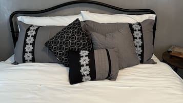 2 bedrooms, travel crib, free WiFi, bed sheets