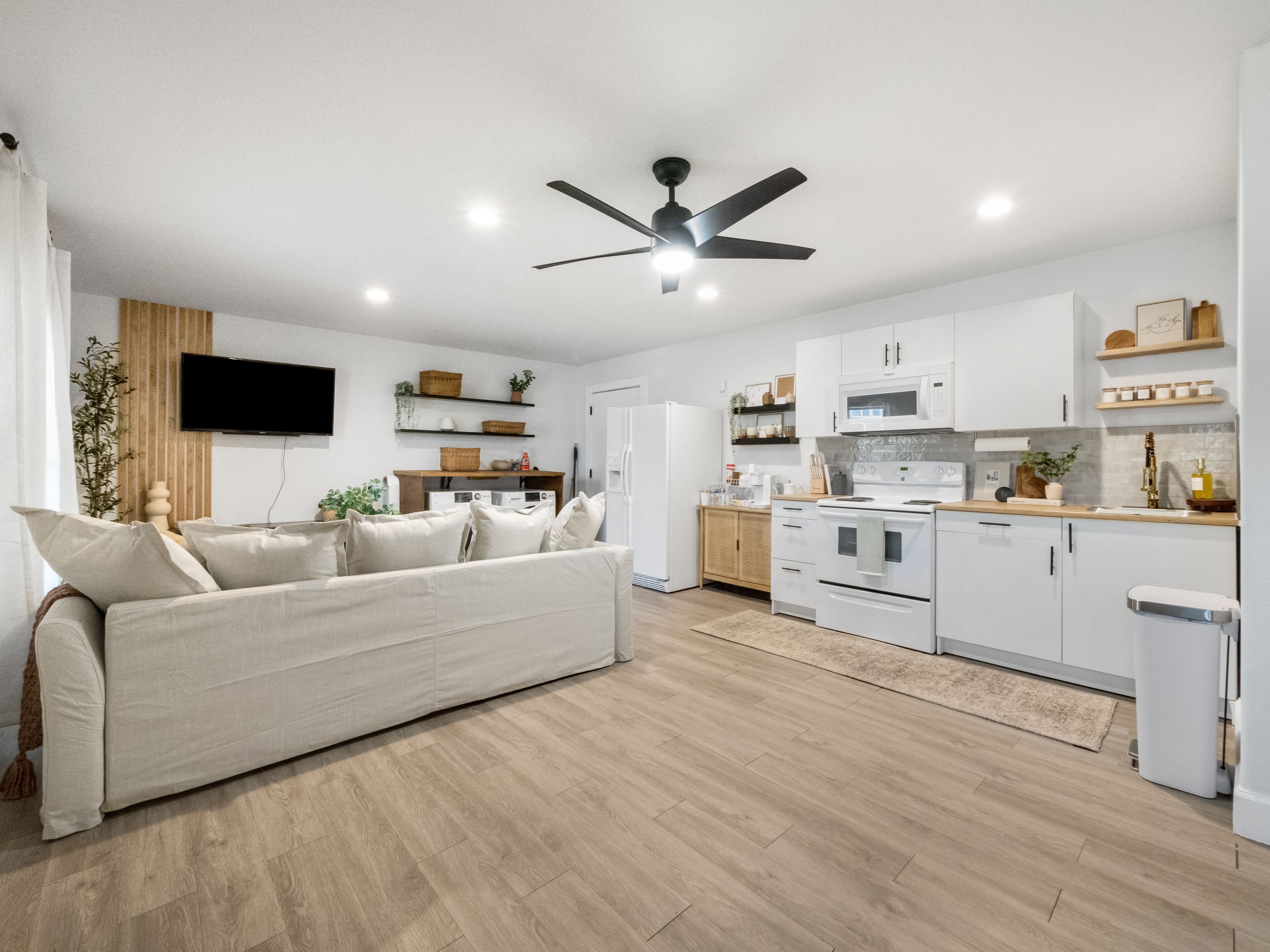 Cozy Casita in Downtown Entertainment District