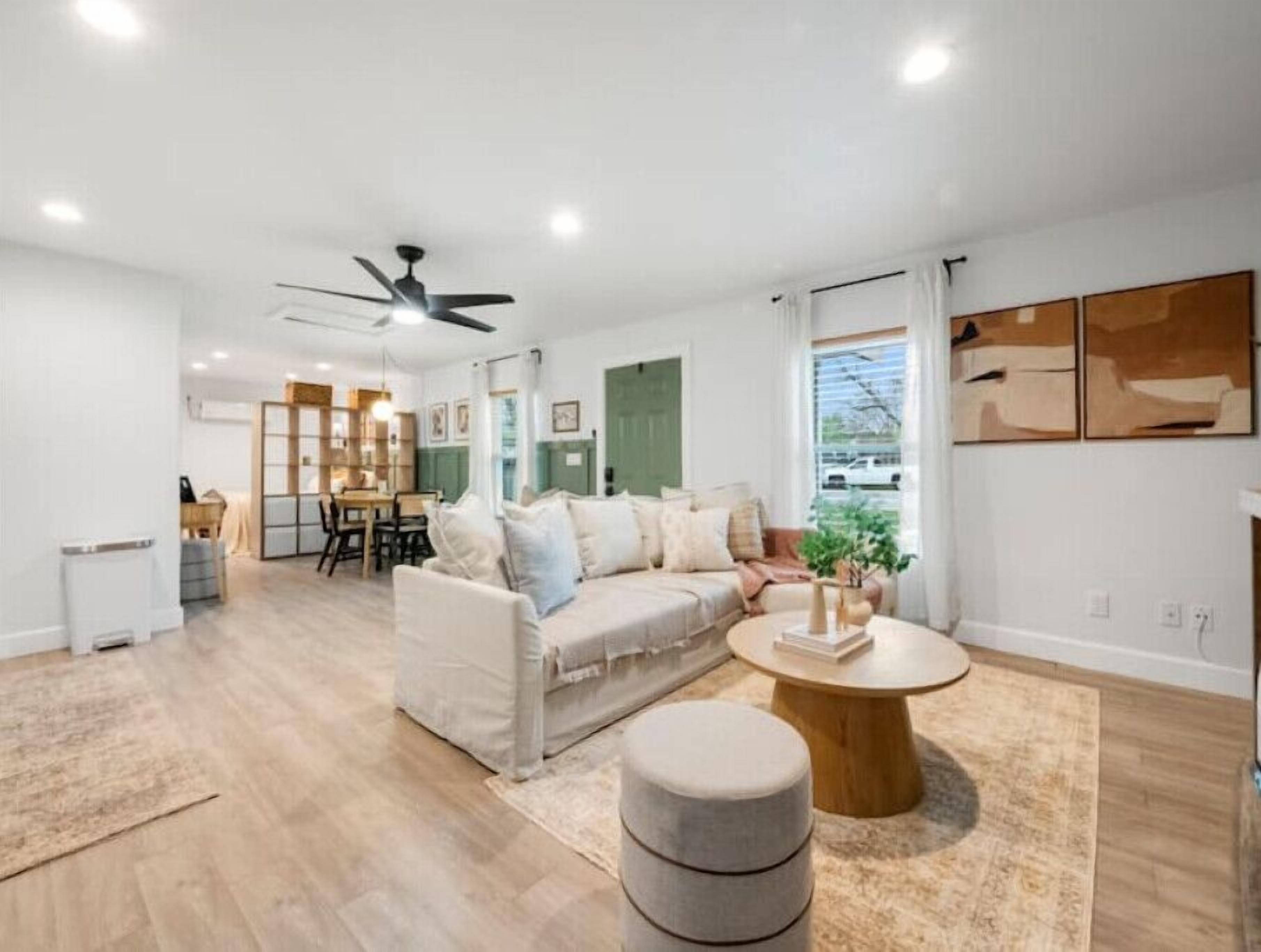 Cozy Casita in Downtown Entertainment District