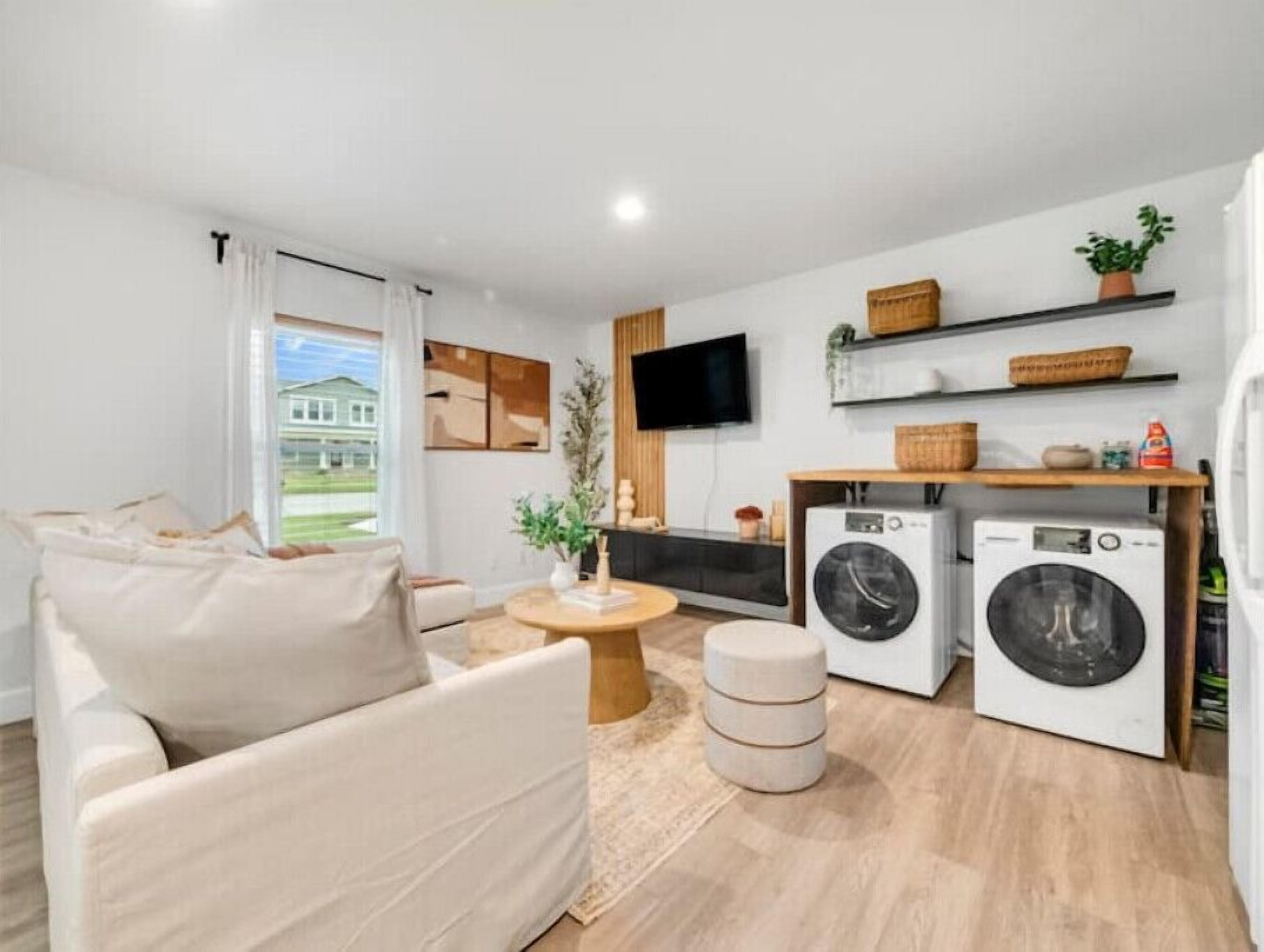 Cozy Casita in Downtown Entertainment District