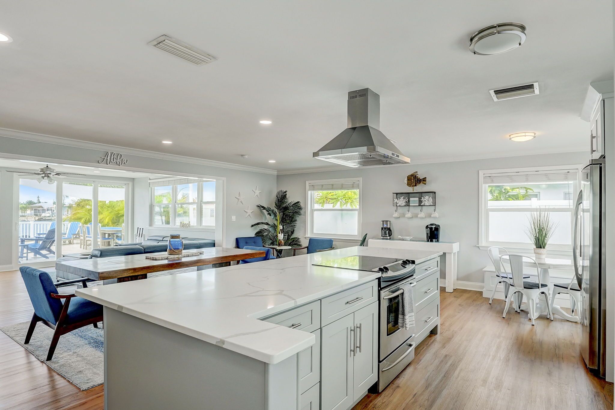 Waterfront Villa, Heated Pool, 6p Golf Cart, Kayak