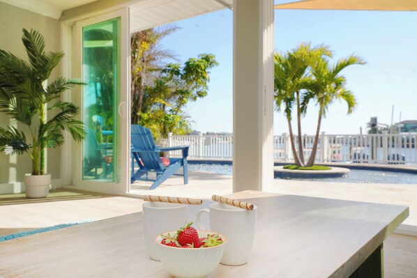 Outdoor dining - Water Front! Heated Pool, 6p Golf Cart, 2 Kayaks (Indian Rocks Beach)