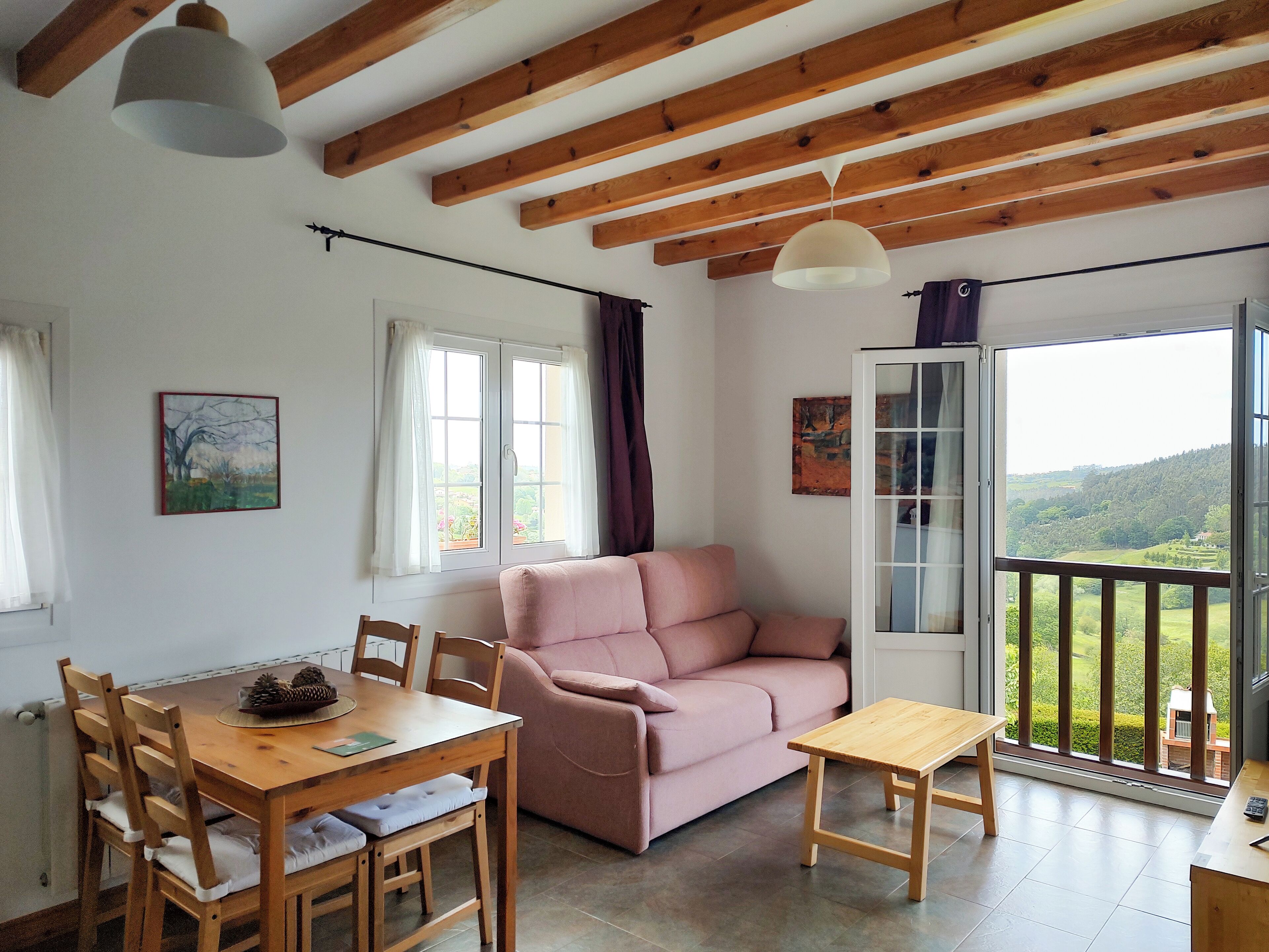 Huoneisto | Oleskelualue | 32–tuumainen taulutelevisio, jossa kaapelikanavat