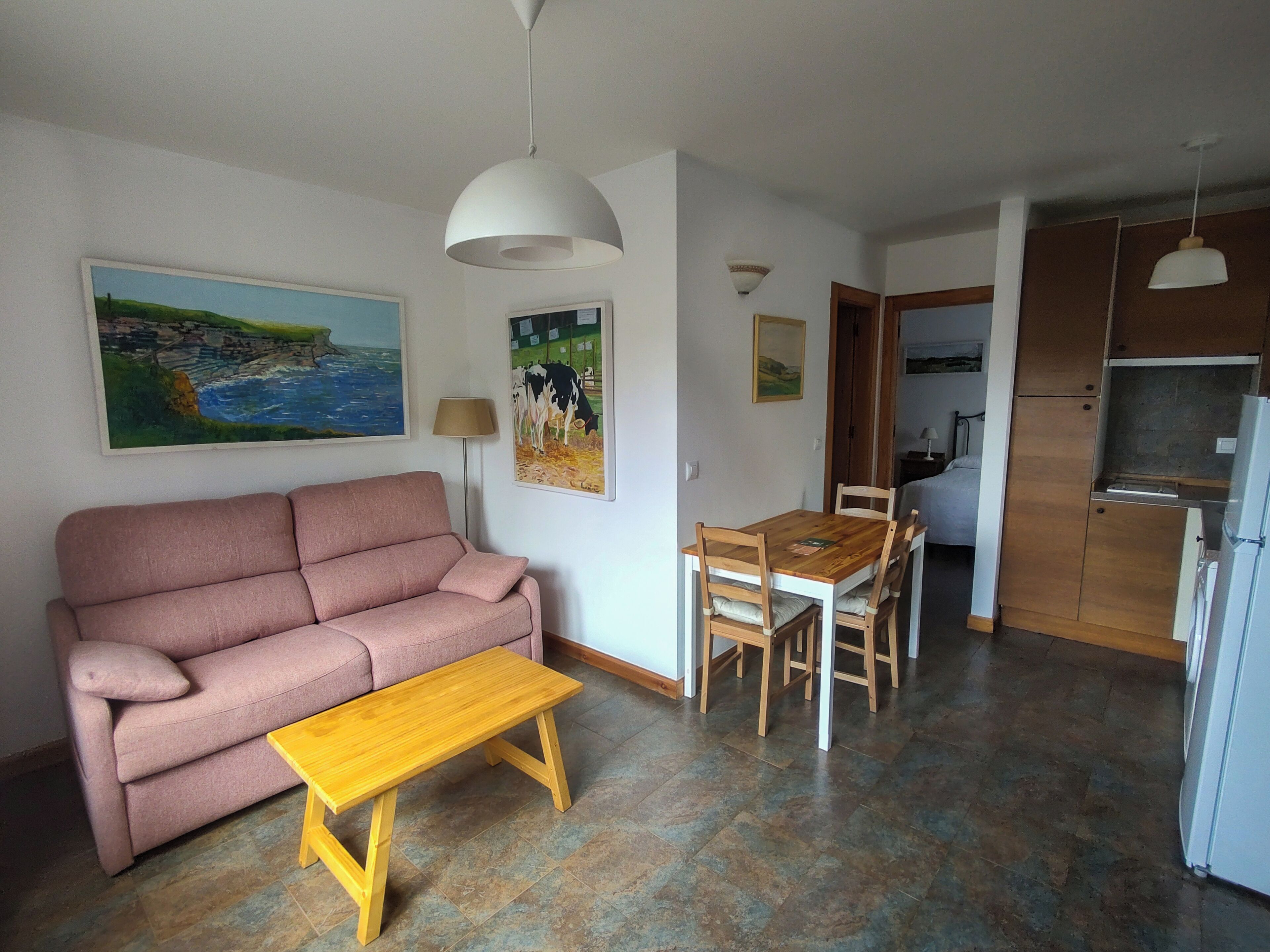 Appartement | Aire de séjour | Téléviseur à écran plat de 32 po avec télévision par câble, téléviseur