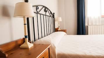 Apartment | 1 bedroom, blackout curtains, iron/ironing board, free WiFi
