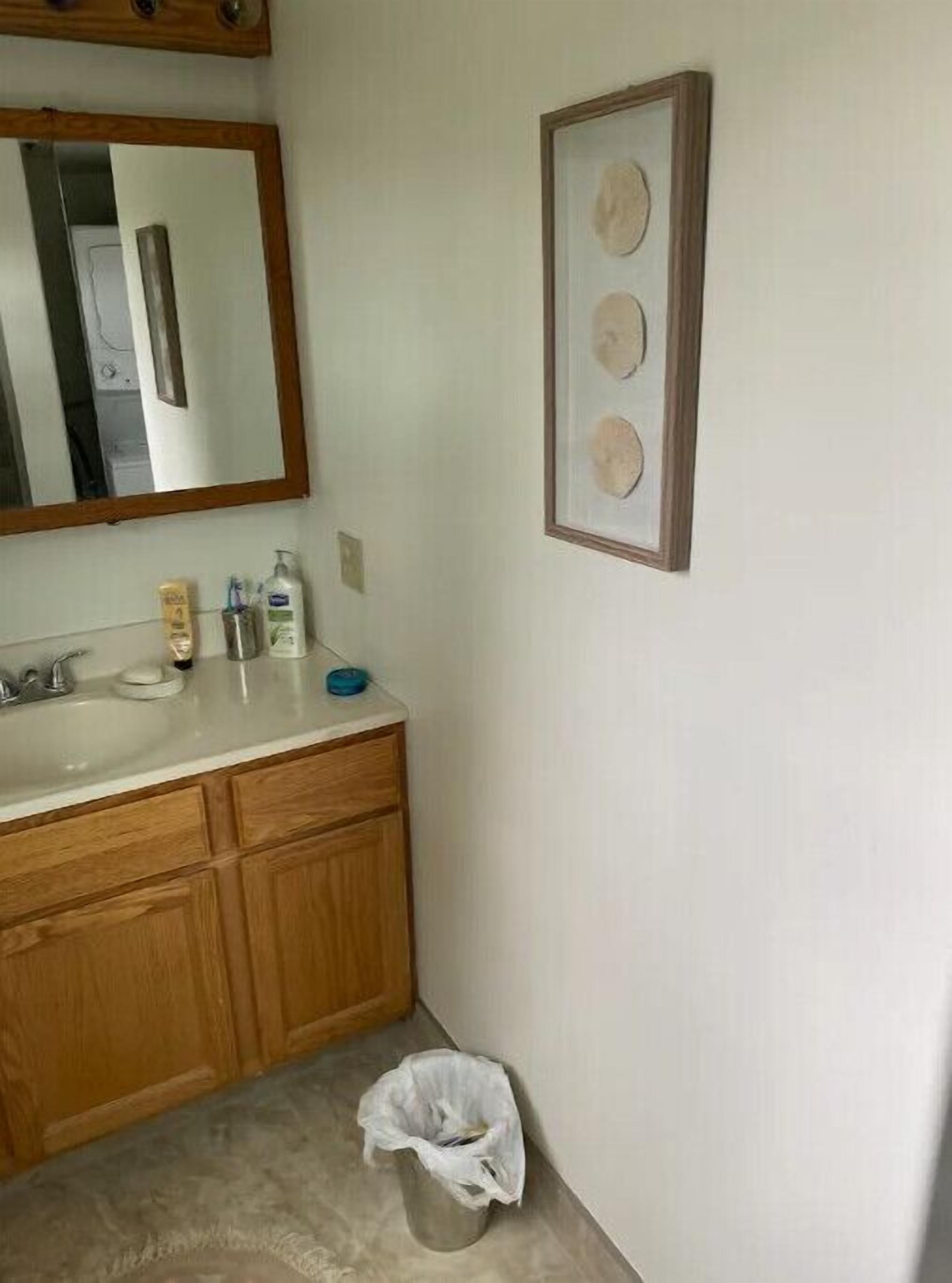 Remodeled home with fire-pit, within walking distance of Deep Creek River.